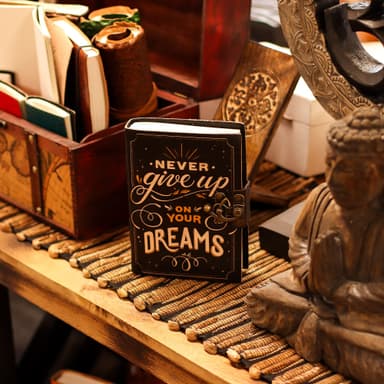 Caiet in Coperta din Piele Printat Never Give Up On Your Dreams 17.8x12.7 cm